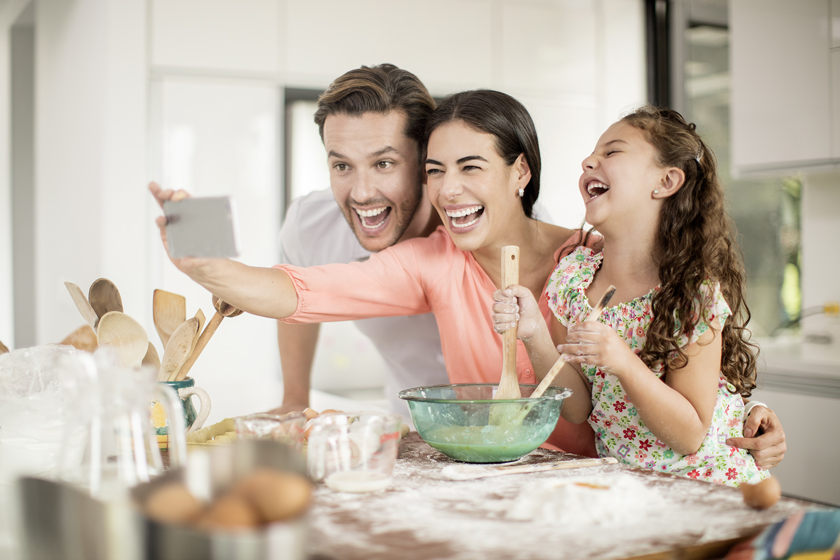 lifestyle-family-baking-kitchen-Colgate_cocina_1012